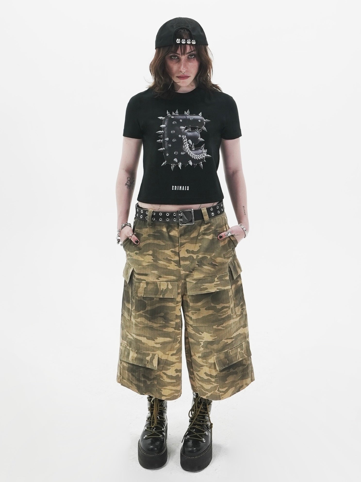 【E RIN AI E】DISTRESSED CAMO CARGO BERMUDA PANTS