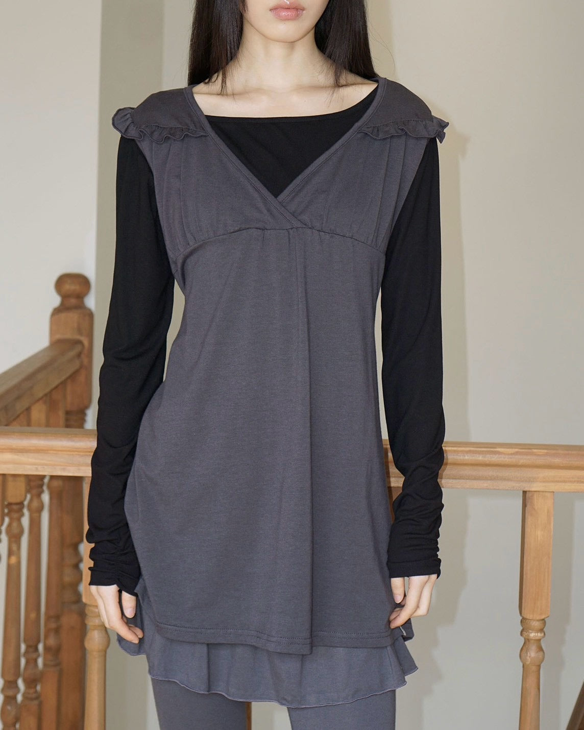 【Uglyshadow】RUFFLE TIE TOP