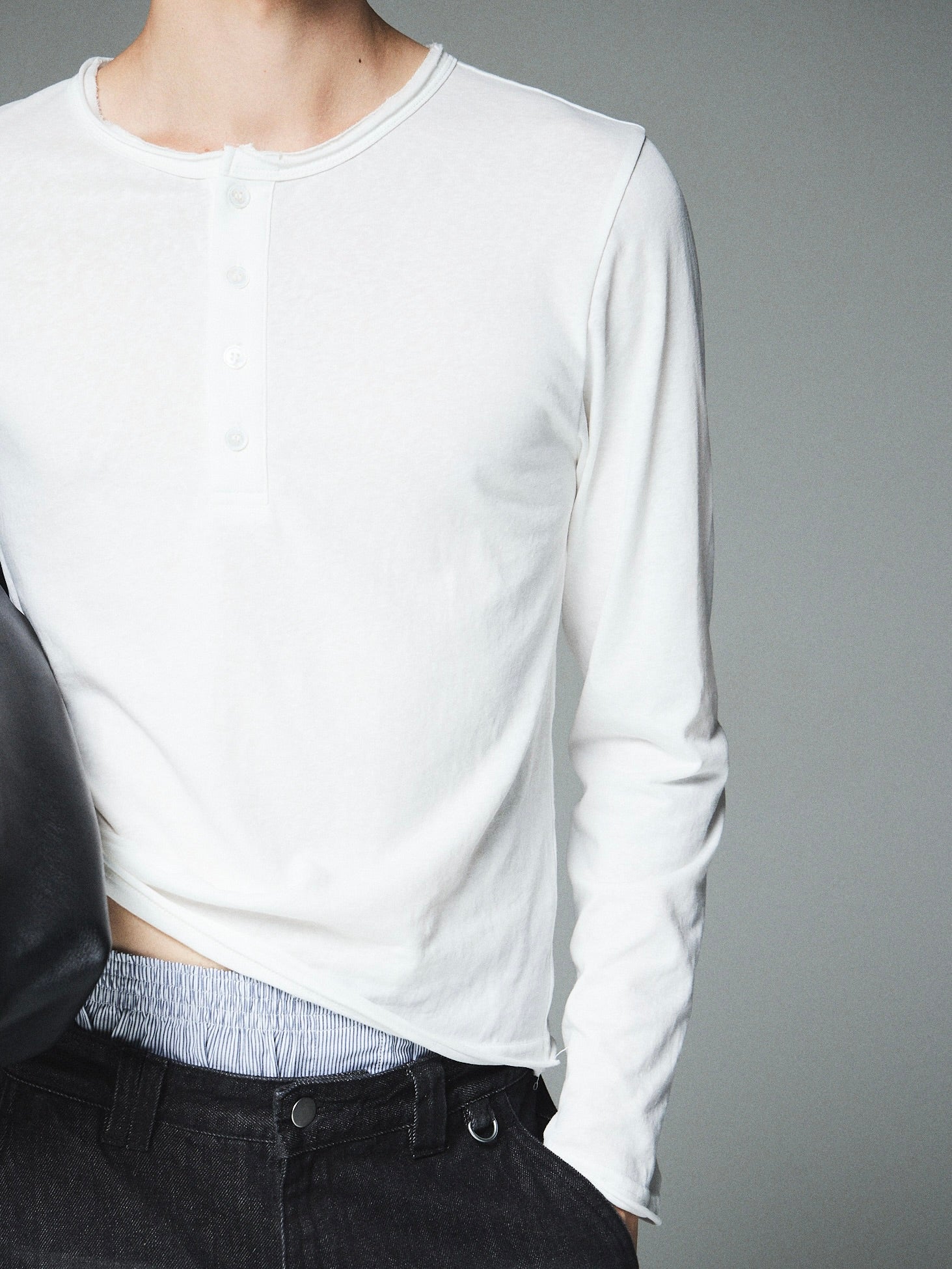 7/10 20:00 発売【CS】cut off henley neck tee