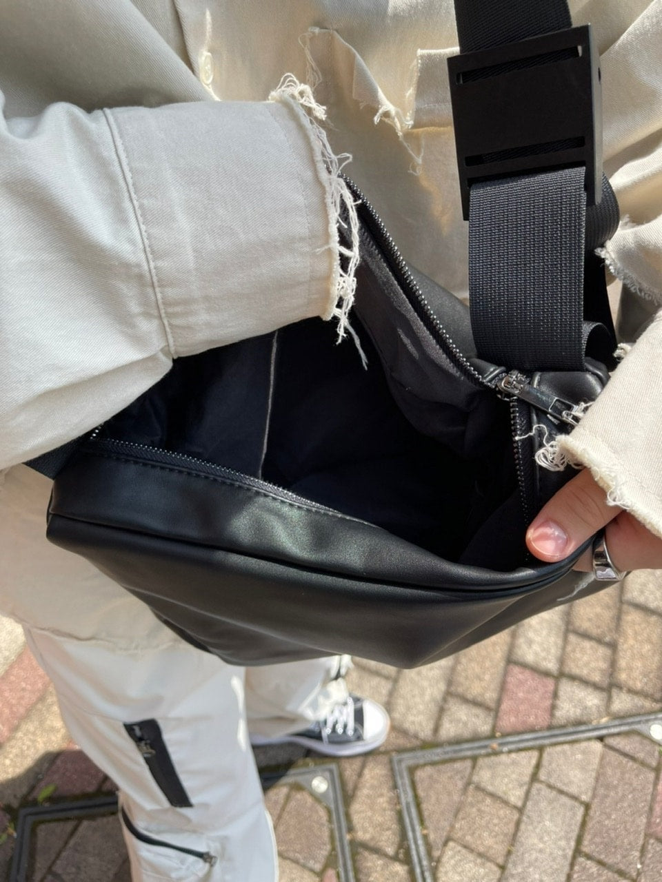 受注制【Chikashitsu +】leather shoulder bag (2color)