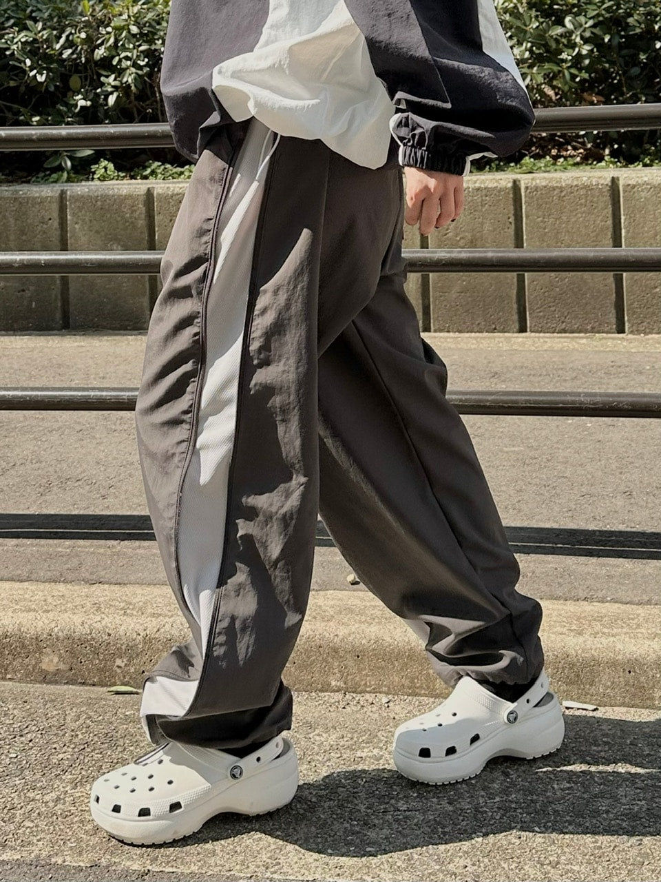 受注制【Chikashitsu +】side zip wide nylon pants (3color)