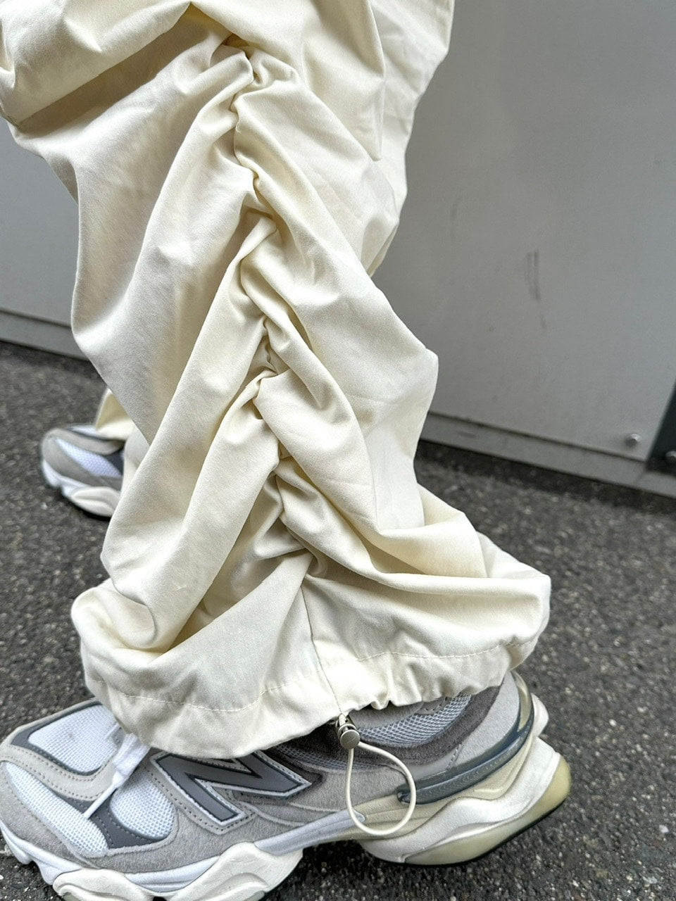 受注制【Chikashitsu +】oversized gather cargo pants (3color)