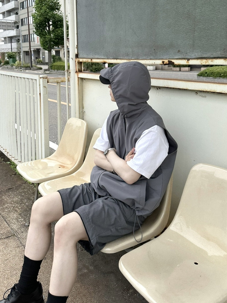 大阪店WEB限定受注制【Chikashitsu +】nylon hood vest (2color)