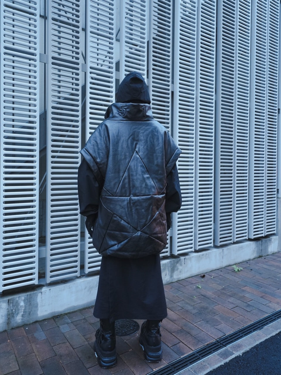 【DIG YOUR OWN GRAVE】star leather vest (2color)