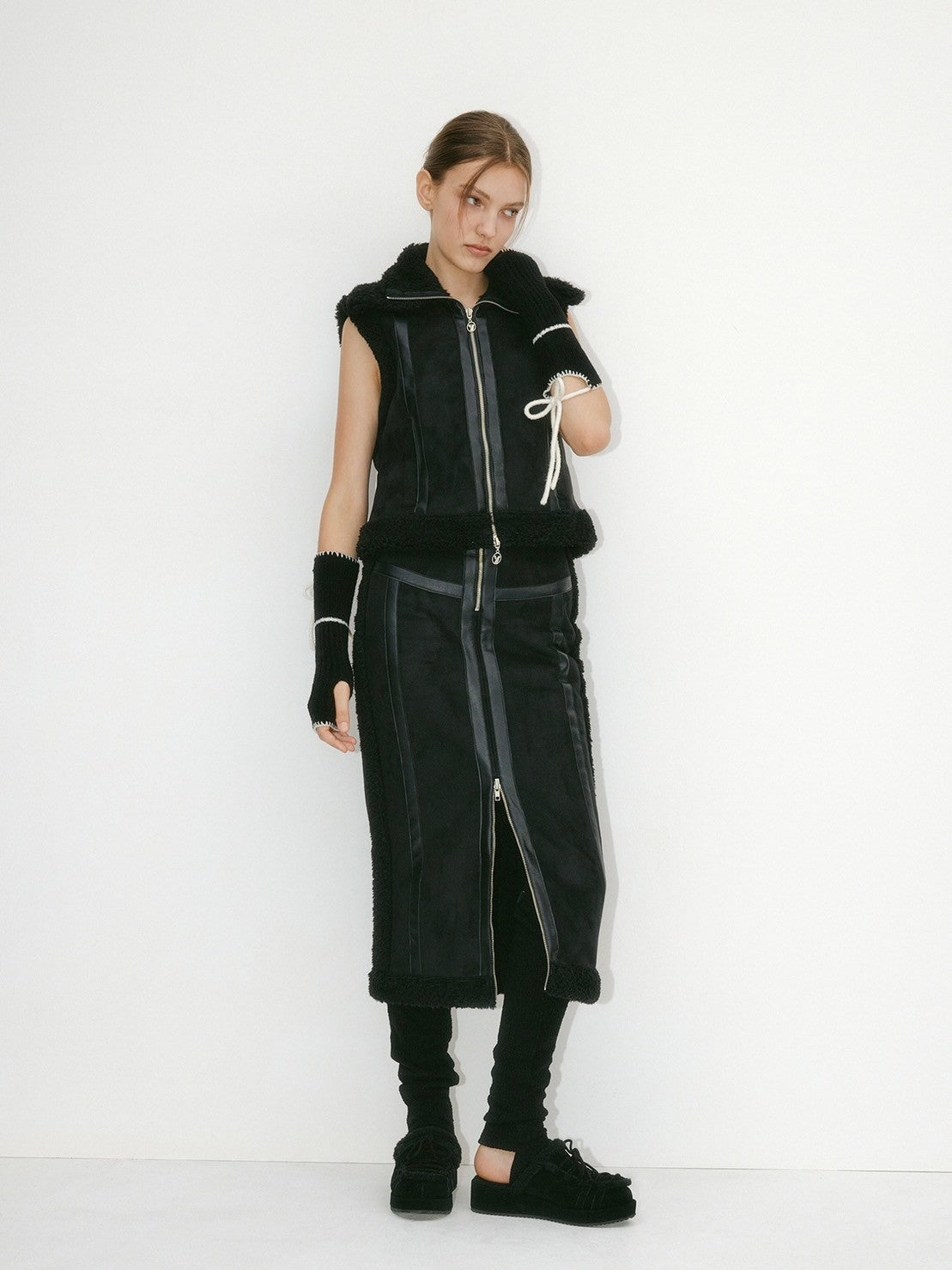 【YUSE】DETACHABLE COLLAR SHEARING SUEDE VEST