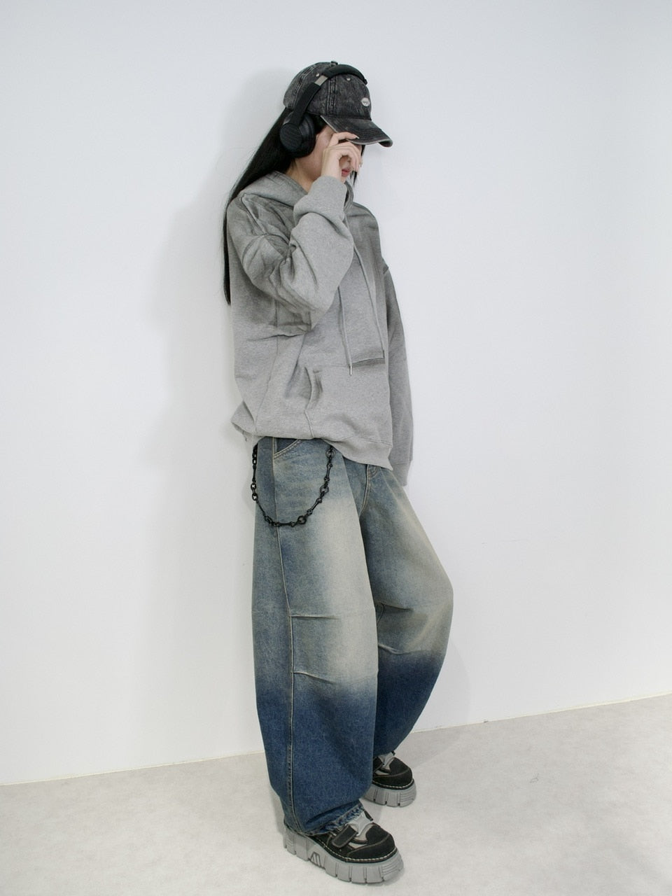 受注制【Never mind the XU】spray design hoodie (2color)