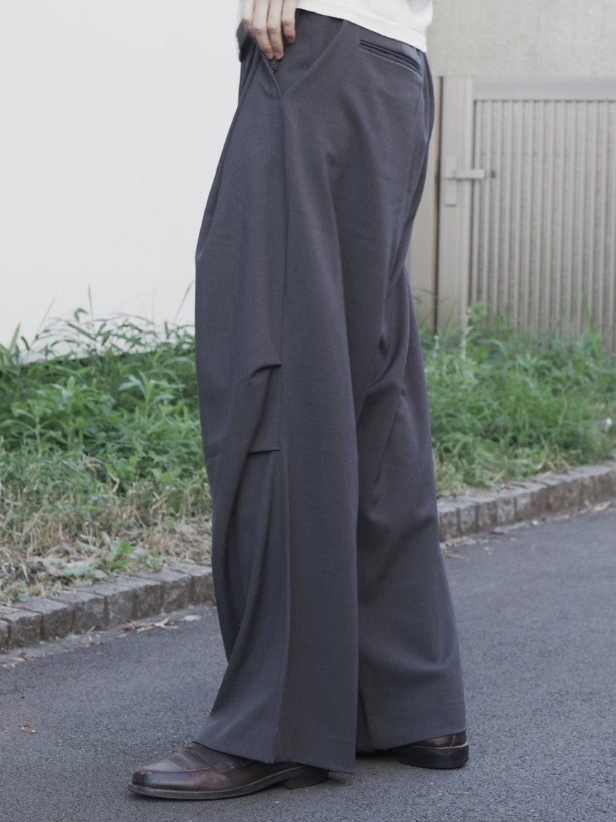 東京店WEB限定【Chikashitsu +】full length knee tuck slacks (2color)