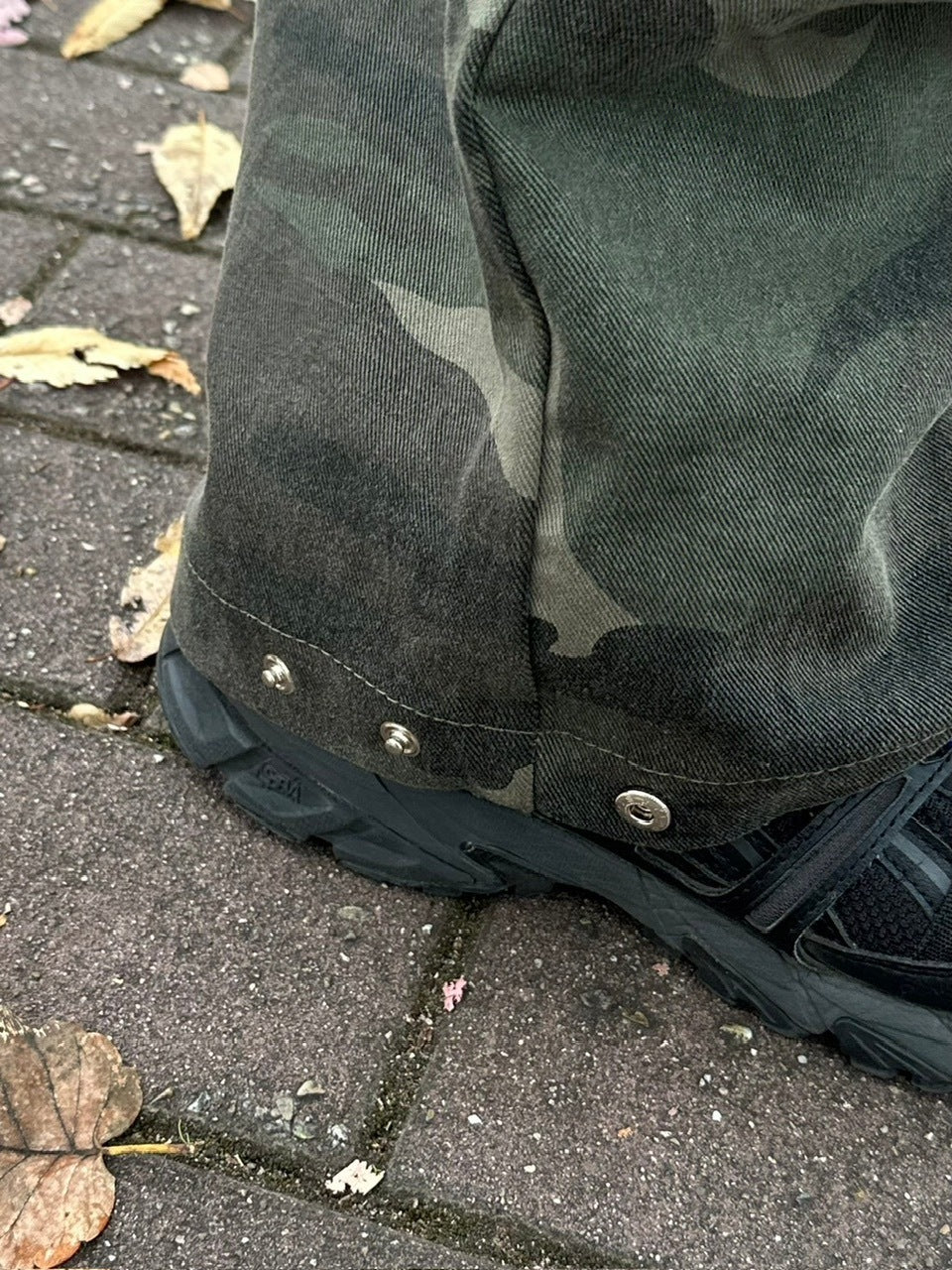 受注制【Chikashitsu +】snap button camouflage pants (2color) / 【チカシツプラス】スナップボタンカモフラージュワイドデニムパンツ