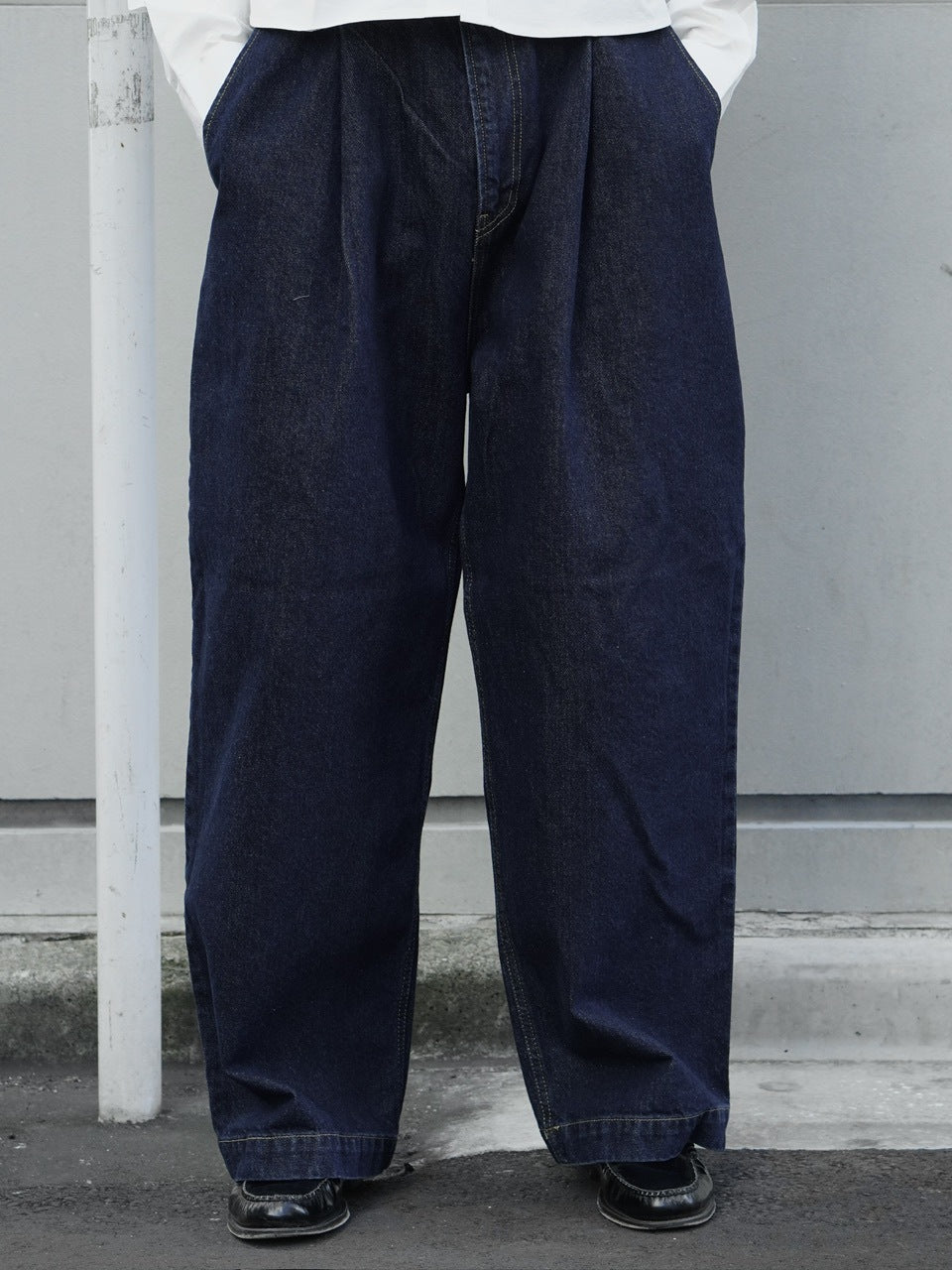東京店WEB限定受注制【Chikashitsu +】Loose fit one tuck denim pants