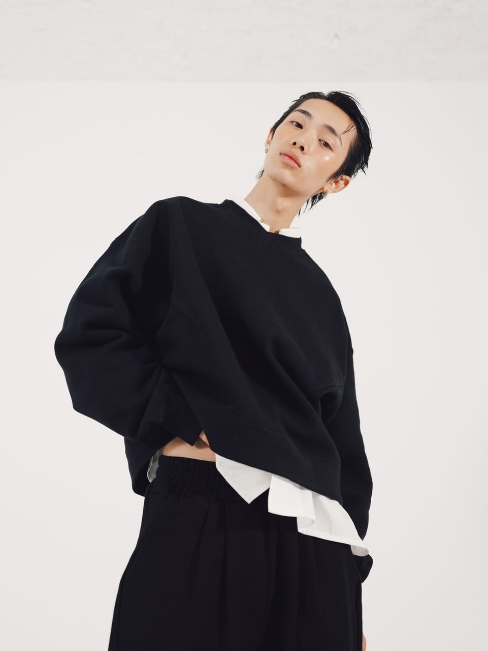 【CS】cropped vneck sweat shirt (black)