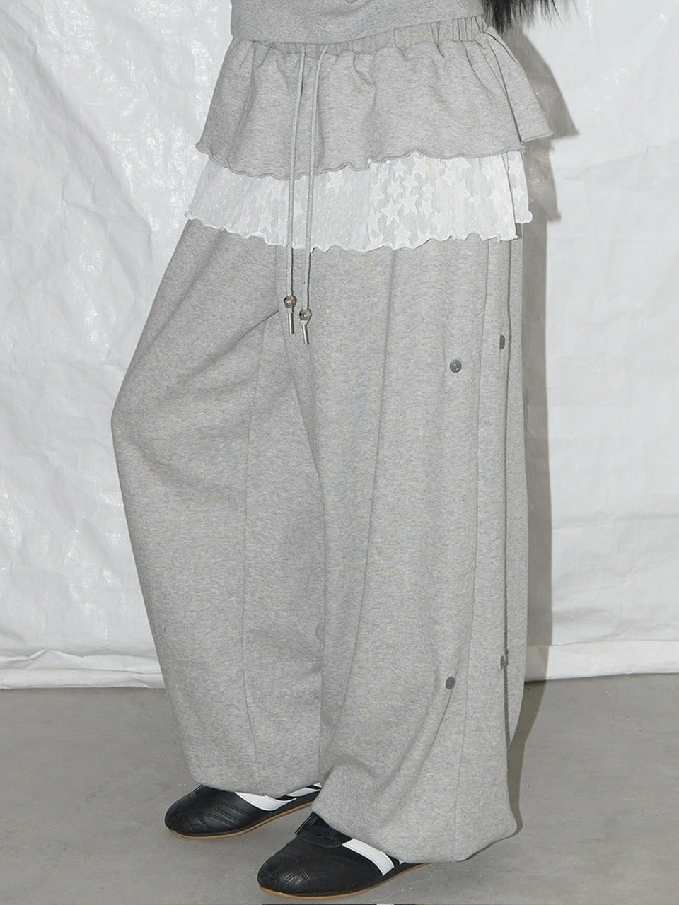 【FANCY CLUB】FRILL LACE BUTTON SWEATPANTS / 【ファンシークラブ】フリルレースレイヤードボタンスウェットパンツ