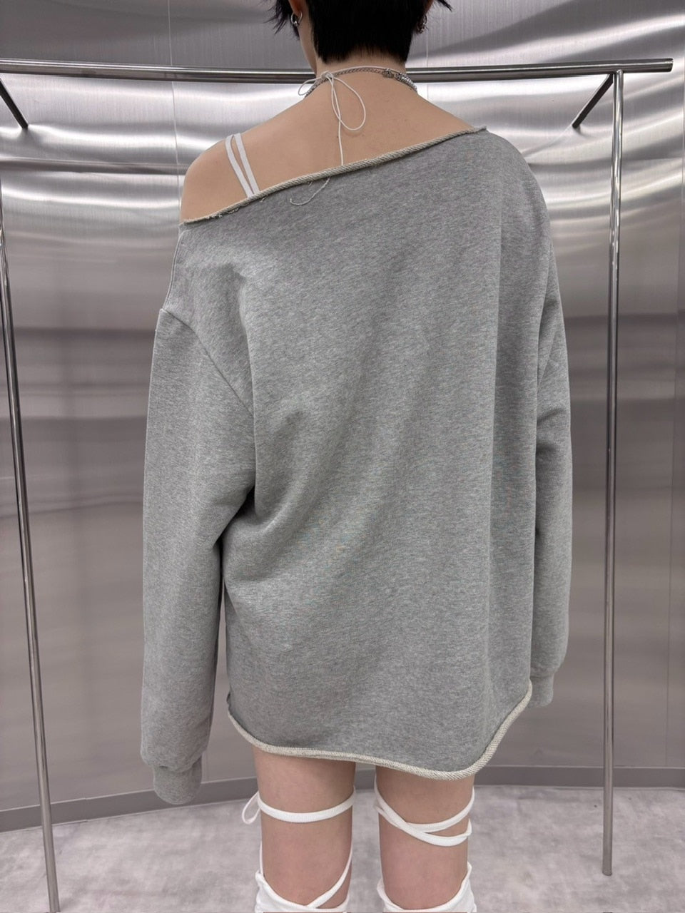 受注制【nmtc +】one shoulder beads sweat shirts (3color)