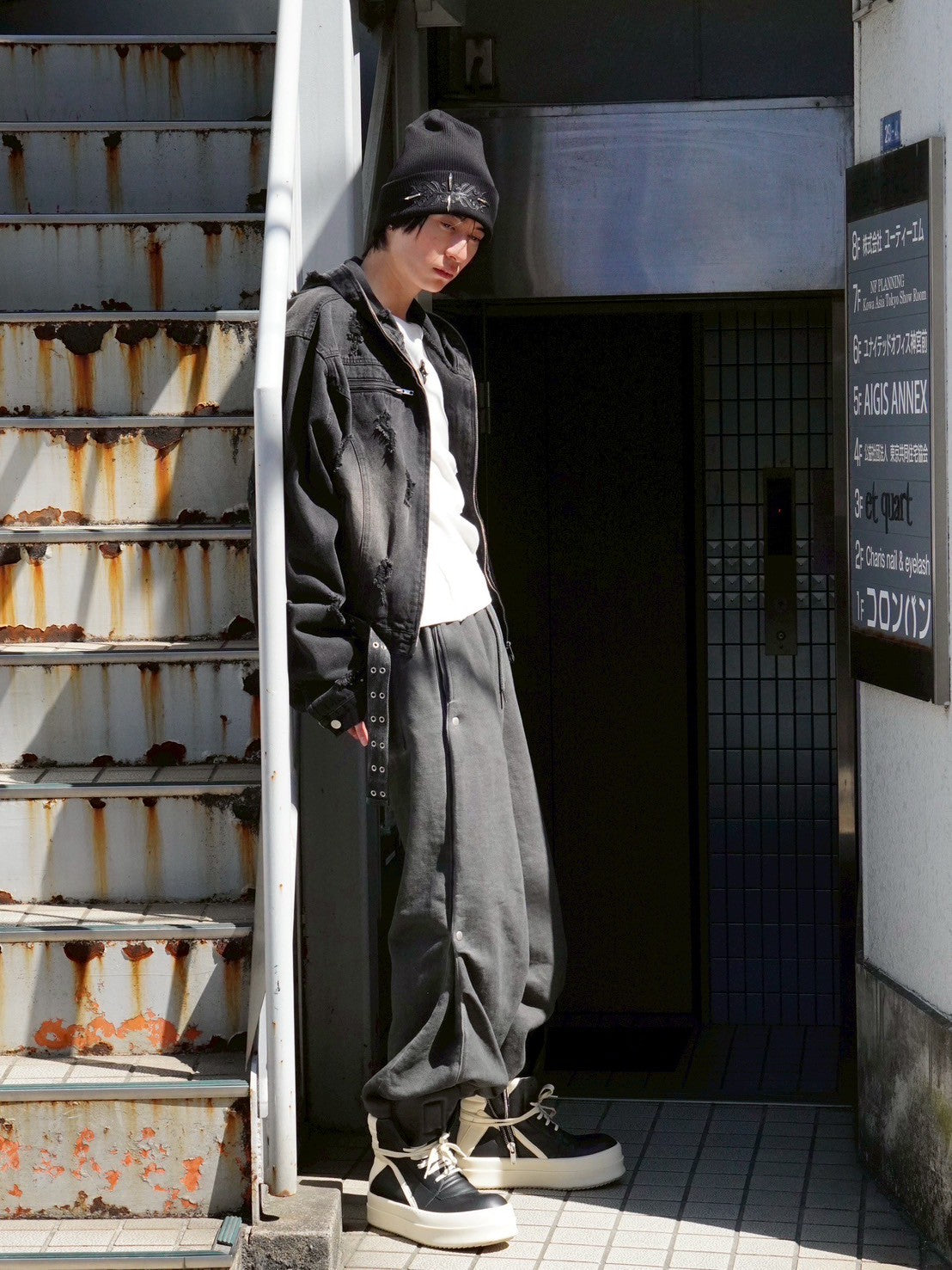 【DIG YOUR OWN GRAVE】Spray coating sweat pants