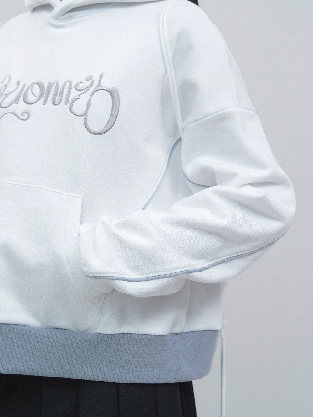 【TUOMIO】GRAPHIC BLOCK HOODIE