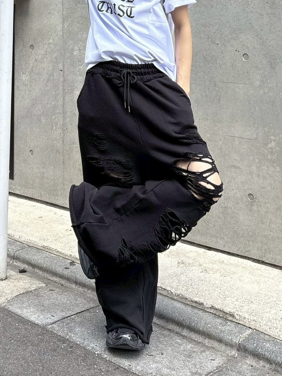 【nmtc +】damage sweat pants (2color)