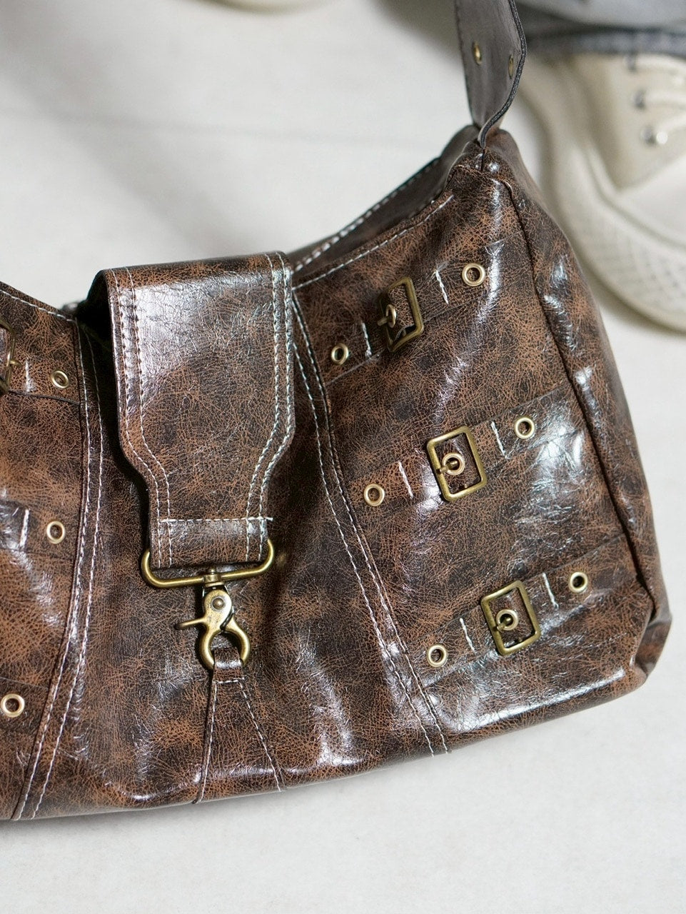 受注制【Chikashitsu +】antique leather buckle shoulder bag / 【チカシツプラス】アンティークレザーバックルショルダーバッグ