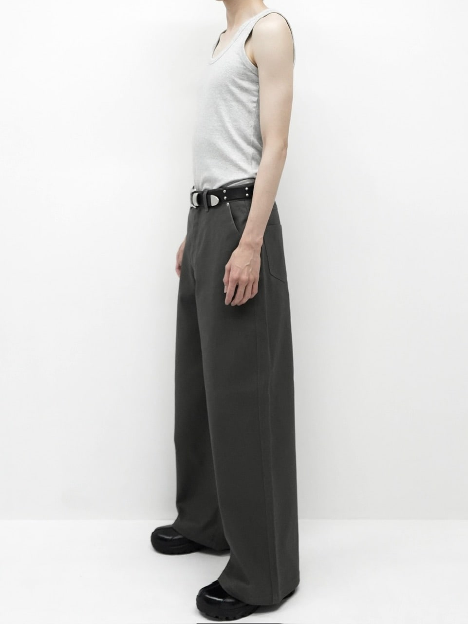 【CS】COATED WIDE DENIM PANTS (CHARCOAL)