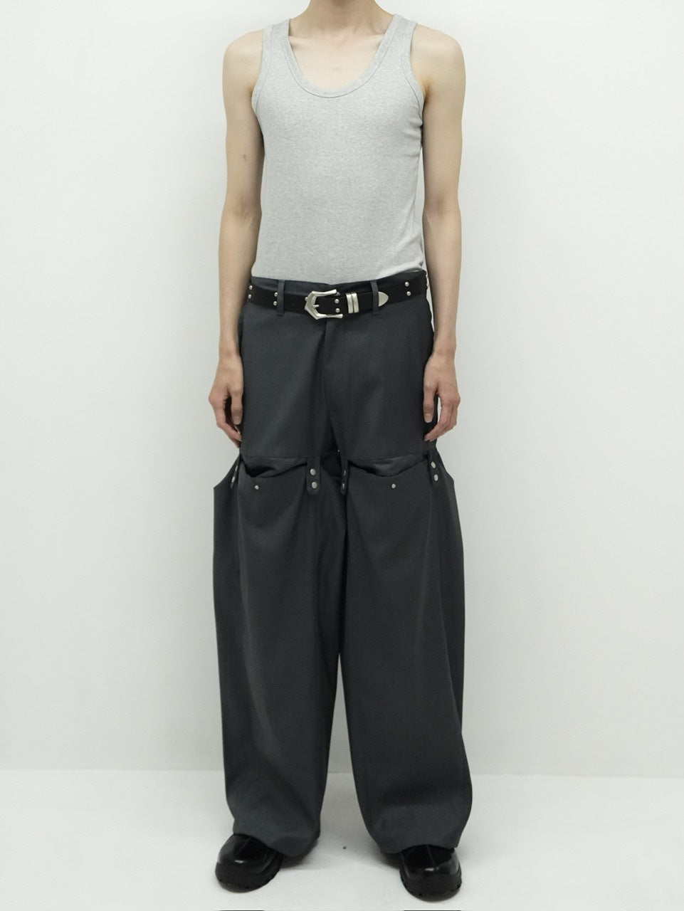 【CS】FLOW FIT DRAPE SLACKS(CHARCOAL)