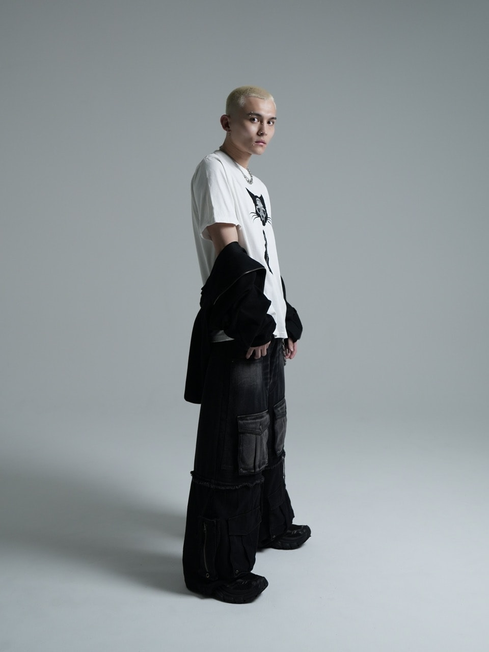 【CHIKASHITSU PLUS HIGH】Destroy skull cat T-shirt (white)