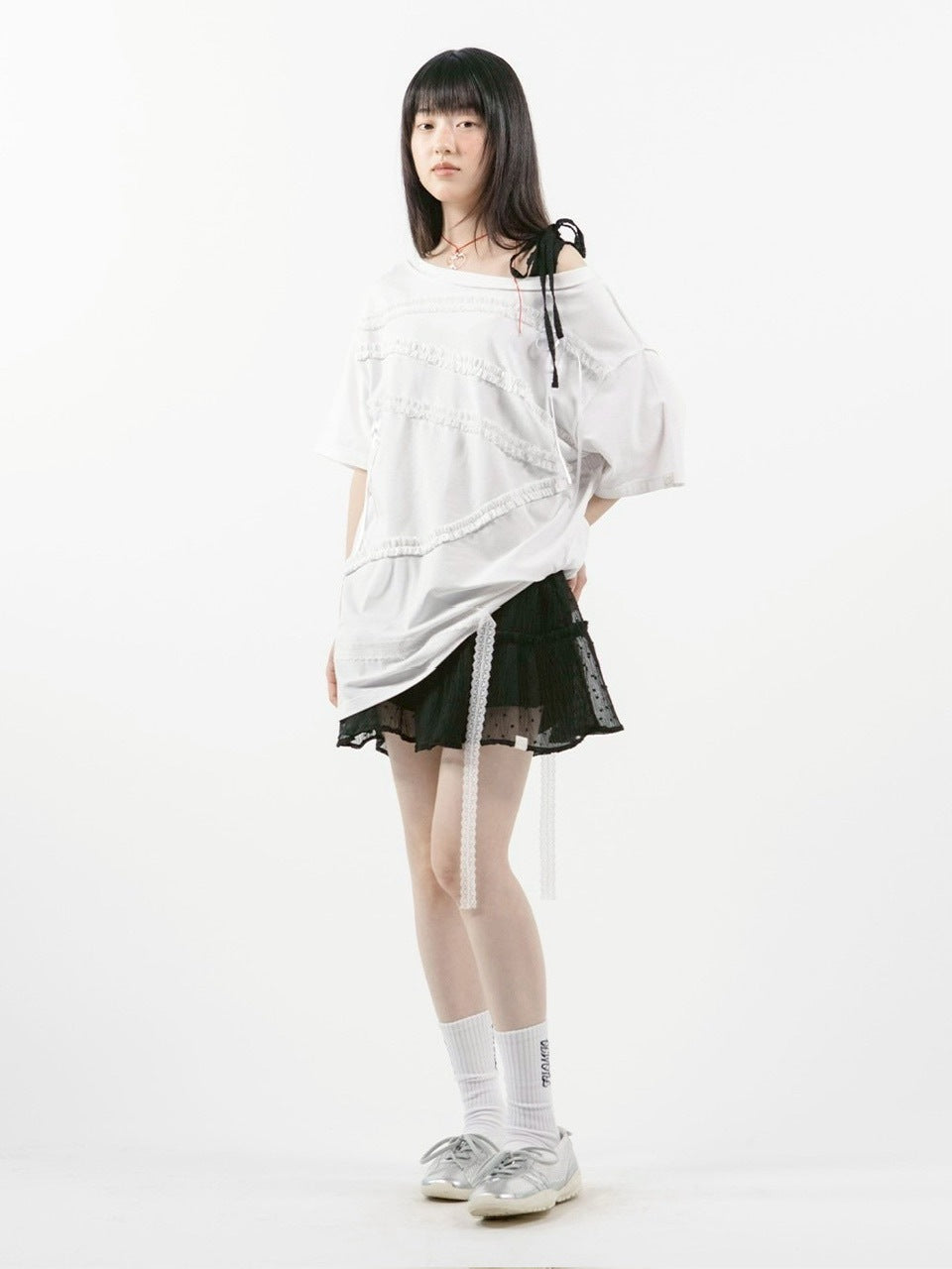 【TUOMIO】LACE STRAP OVERSIZED T-SHIRT / 【トゥオミオ】レースストラップオーバーサイズ半袖Tシャツ