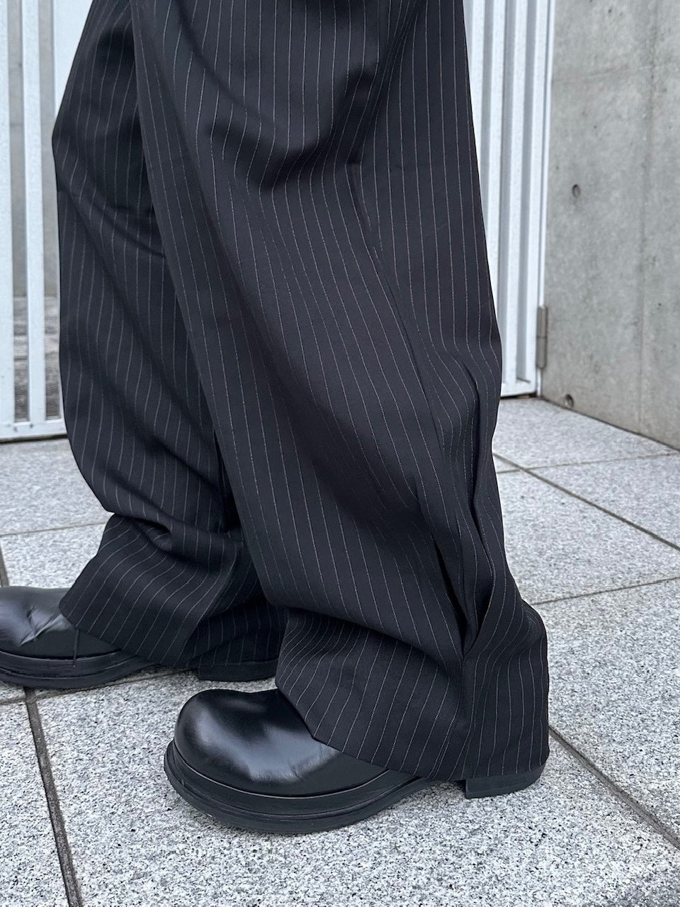 大阪店WEB限定受注制【Chikashitsu +】stripe tuck wide slacks (2color)