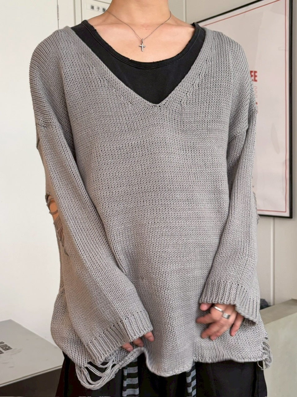 受注制【LUV CODE】v neck damage knit (2color) – PRESSING WEB SHOP