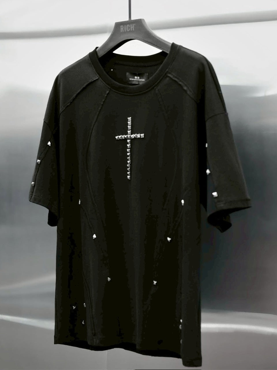 【RICH】Riveted Cross Over T-shirt / 【リッチ】リベットクロスオーバーサイズ半袖Tシャツ
