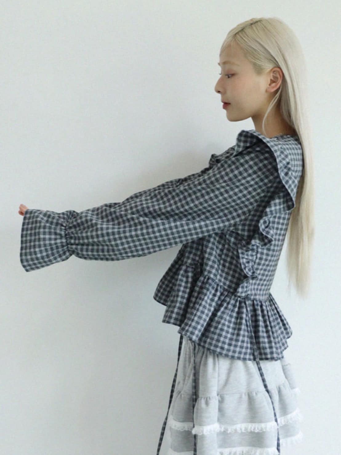 12/21 20:00 再販【Uglyshadow】BUTTON CHECK FRILL BLOUSE