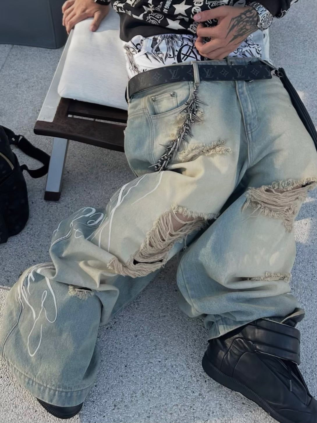 【Cozy world Wide】"LIFESTYLE" VINTAGE WAXED BAGGY JEANS / 【コージーワールドワイド】レタリングダメージウォッシュバギーデニムパンツ