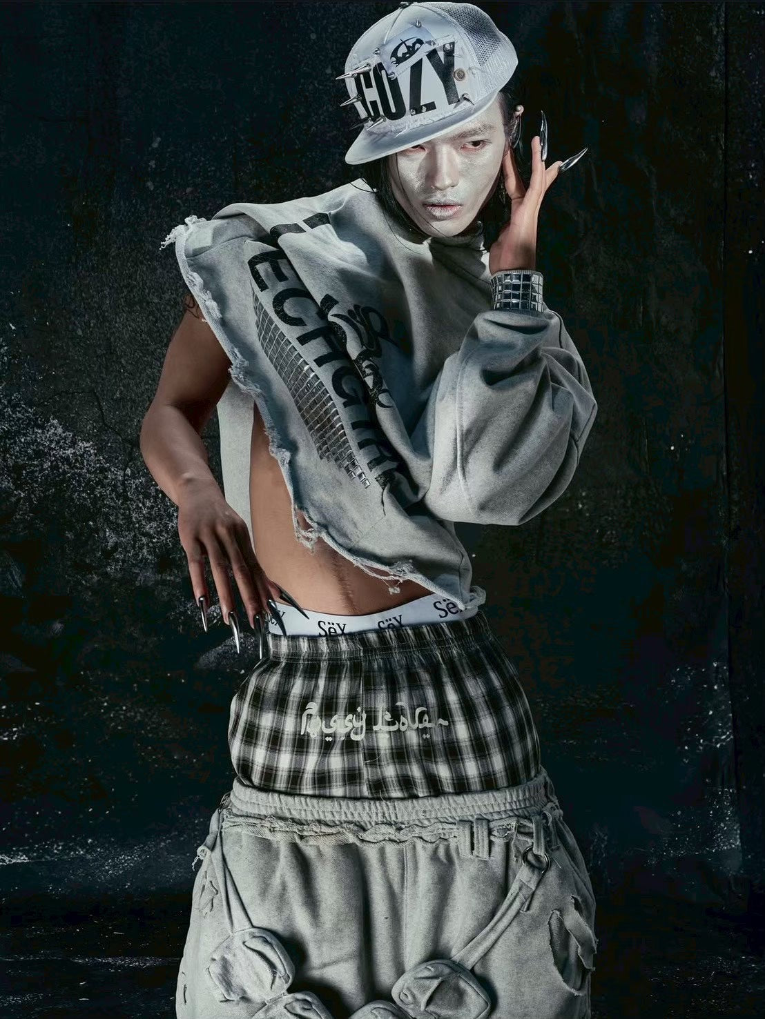 【Cozy world Wide】"BBY TECHBOI" MULTI POCKET SWEATPANTS / 【コージーワールドワイド】ポケットベルとダメージハーフパンツ