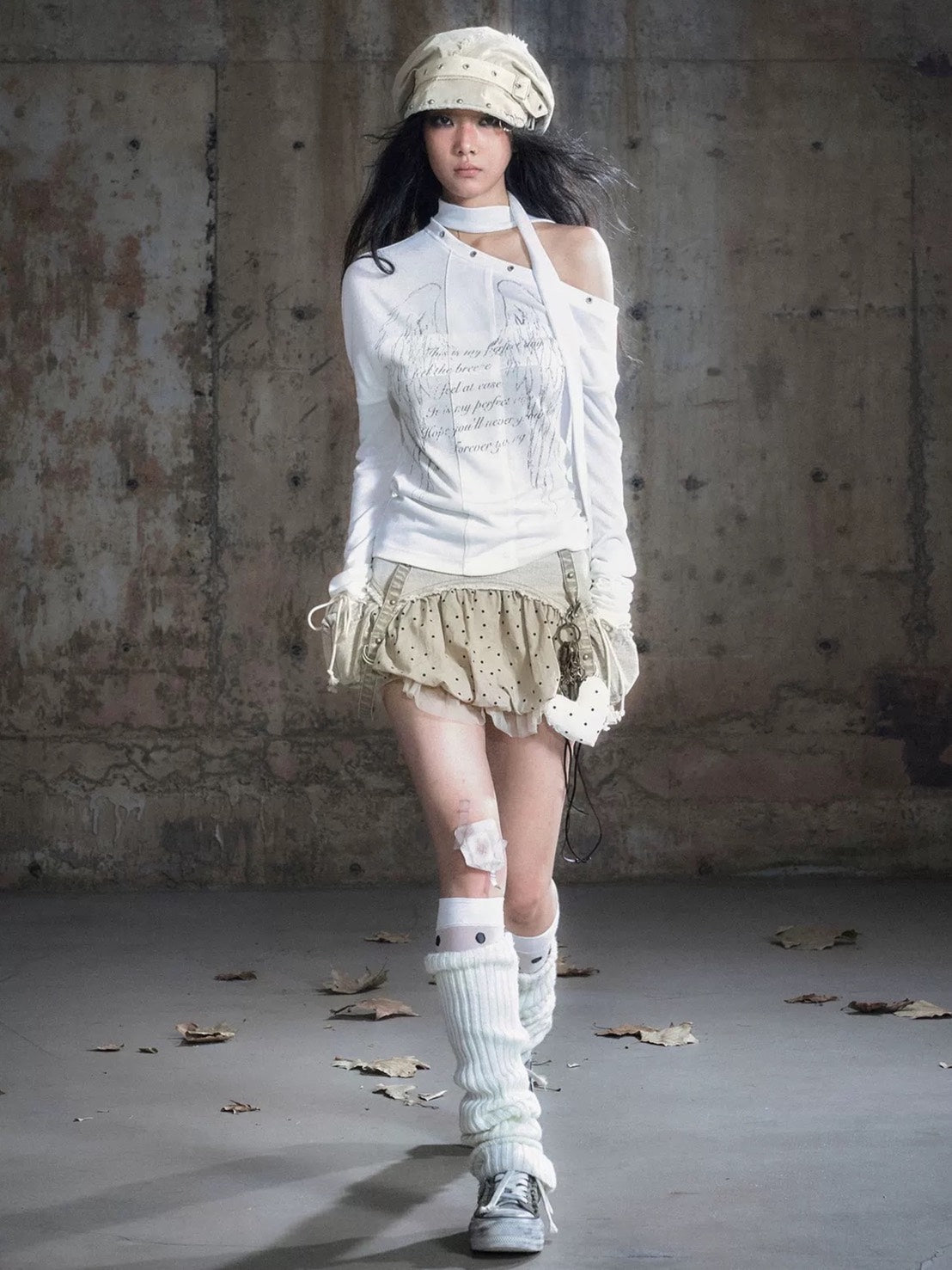 【Cest Nous】White Wing Graffiti Top / 【セヌー】タイ付きワンショルダー長袖トップス