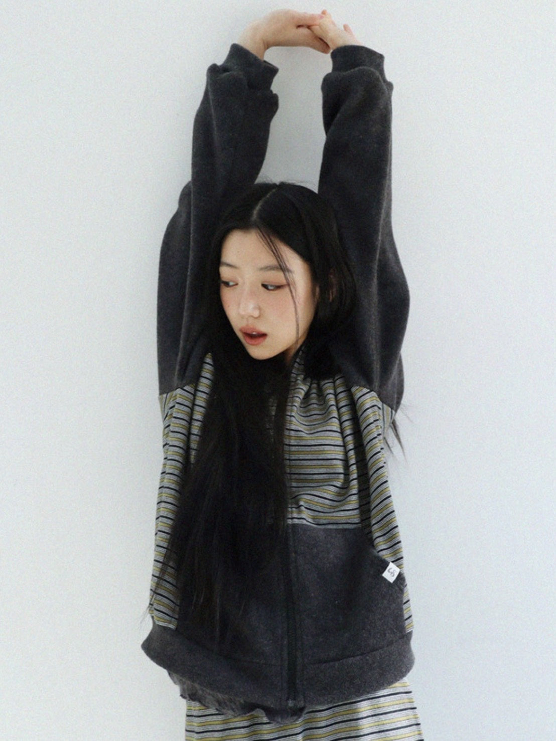 12/21 20:00 発売【Uglyshadow】RABBIT EAR HOOD STRIPE ZIP-UP