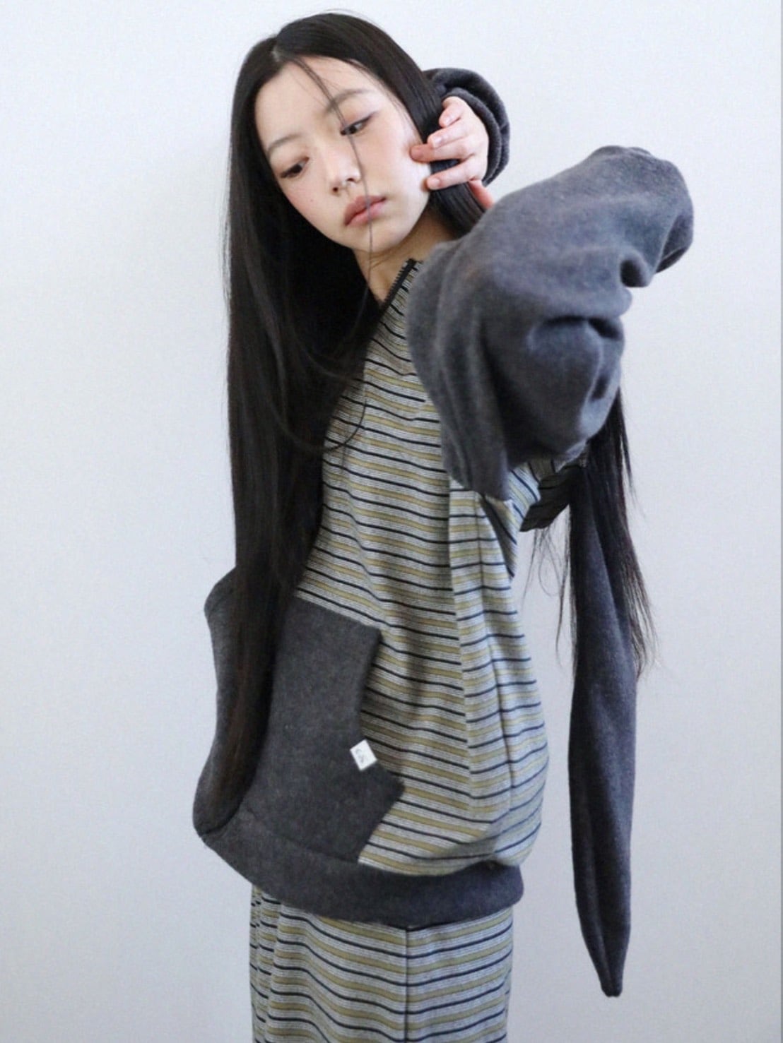 12/21 20:00 発売【Uglyshadow】STRIPED LAYERED SKIRT