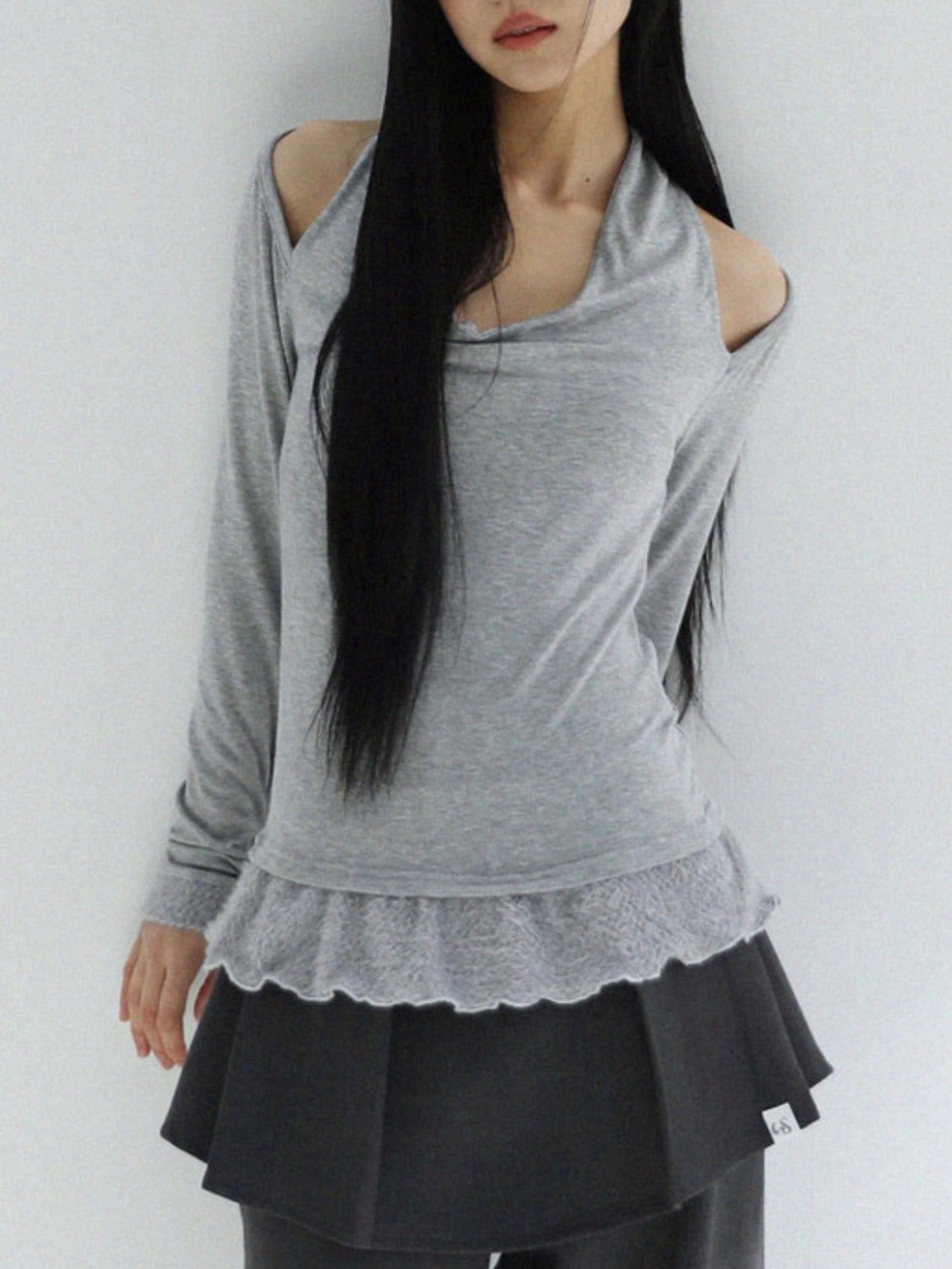 12/21 20:00 発売【Uglyshadow】SCARF FUR FRILL T-SHIRT