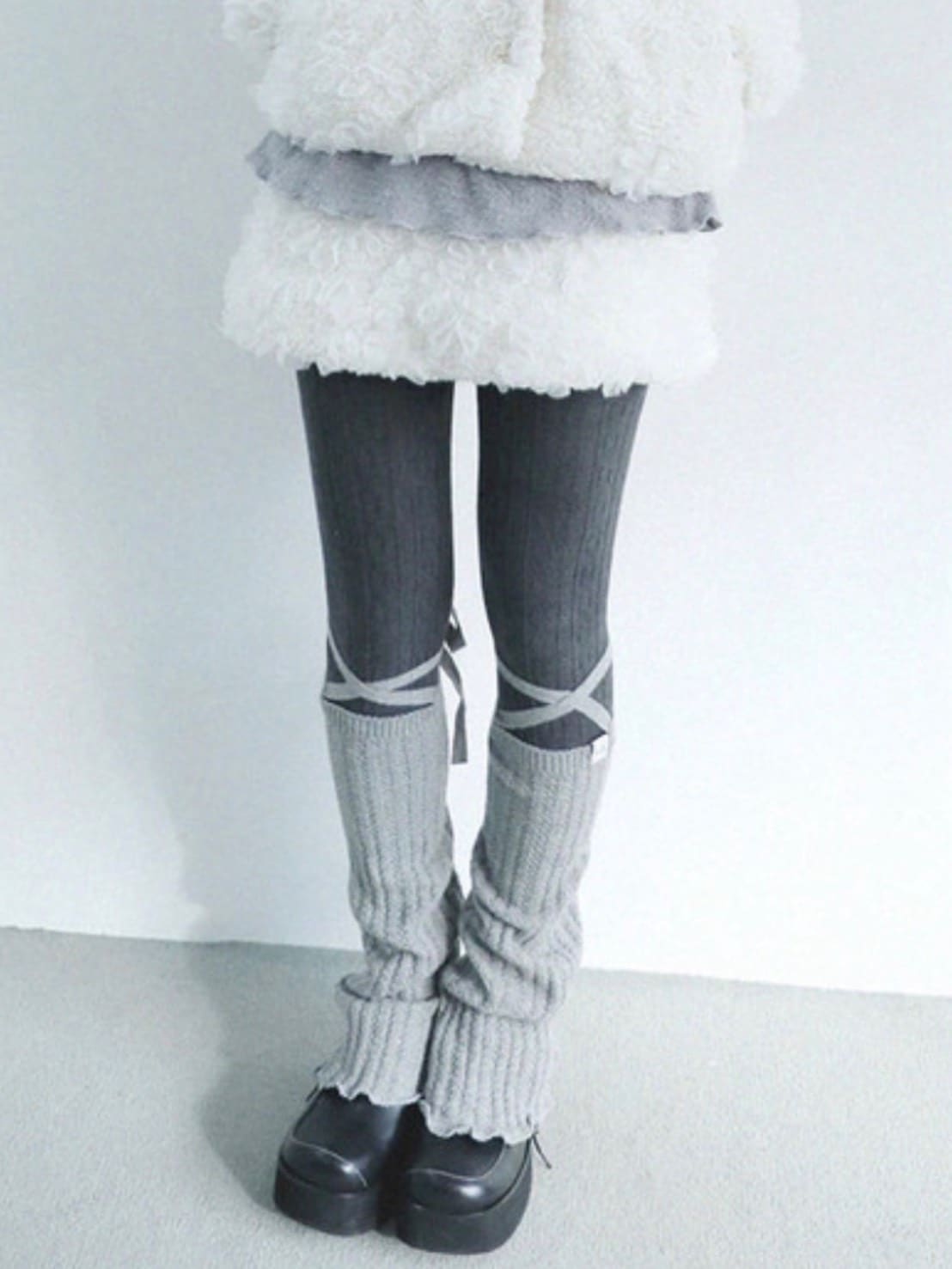 12/21 20:00 発売【Uglyshadow】RUFFLED FUR MINI SKIRT