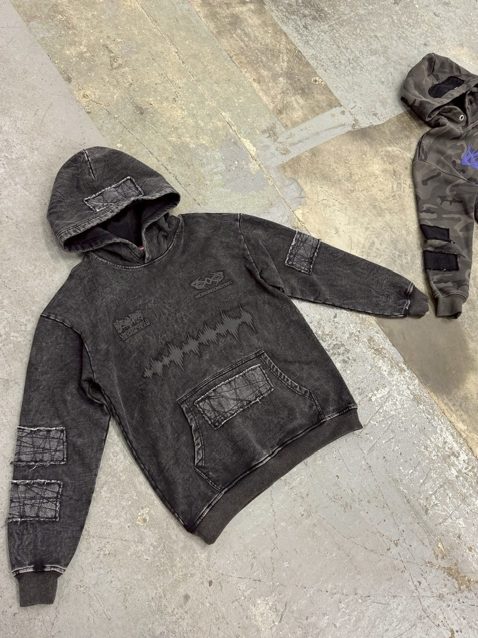 【Reckless Scholars】WOD STONE WAHS PATCH HOODIE / 【レックレス スカラーズ】デザインウォッシュプルオーバー