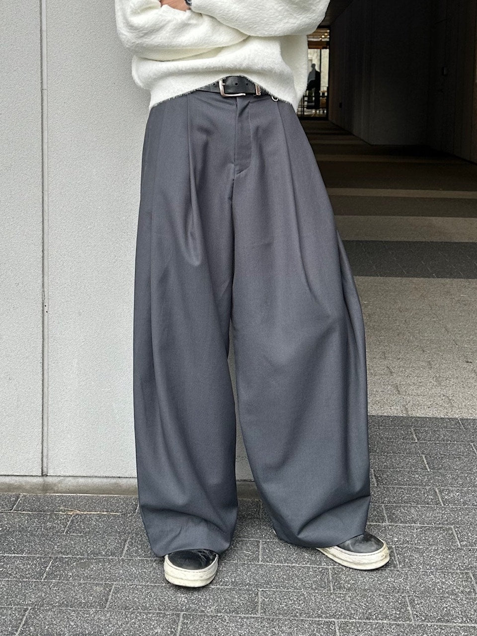 受注制【Chikashitsu +】two-tuck wide slacks / 【チカシツプラス】ツータックワイドスラックス (2color)