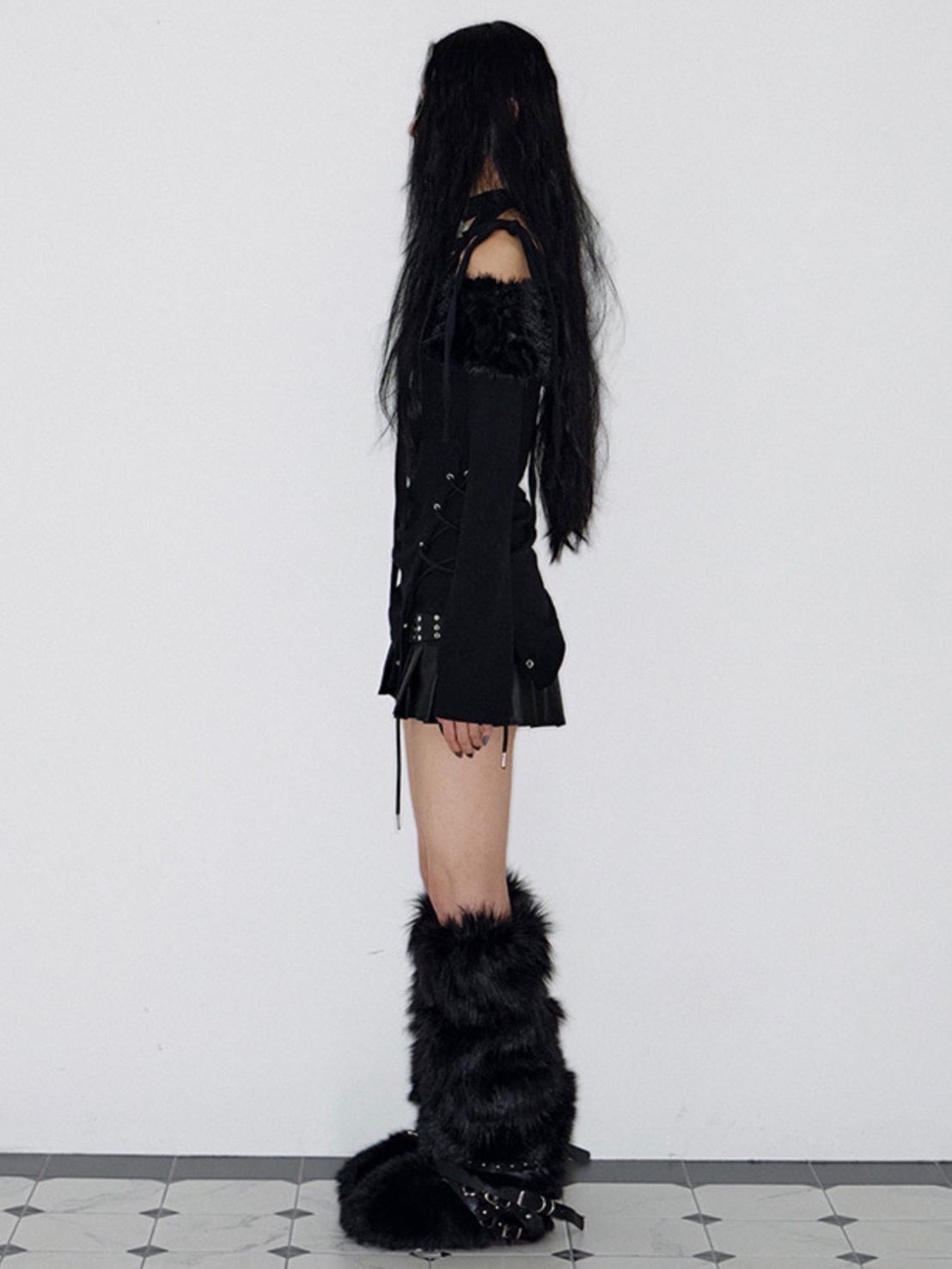 【NOT KNOWING】Fur Off Shoulder Lace Up Top