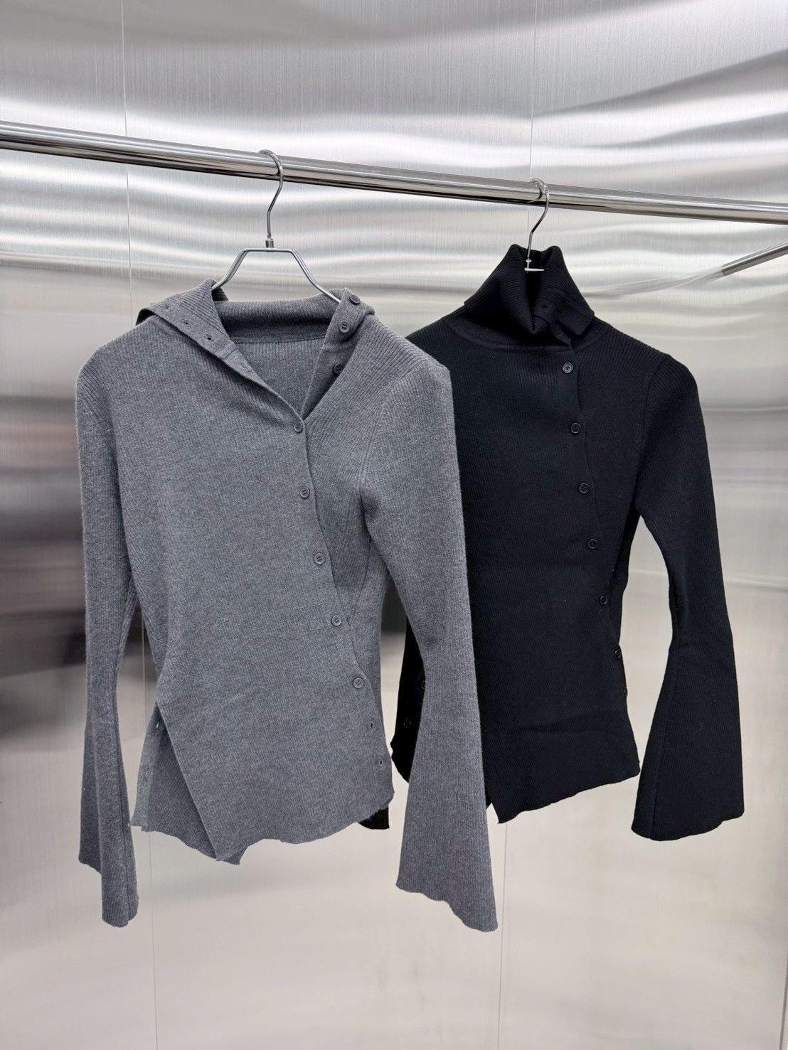 3/1 20:00発売 受注制【nmtc +】diagonal button knit / 【エヌエムティーシープラス】ダイアゴナルボタンニット (2color)