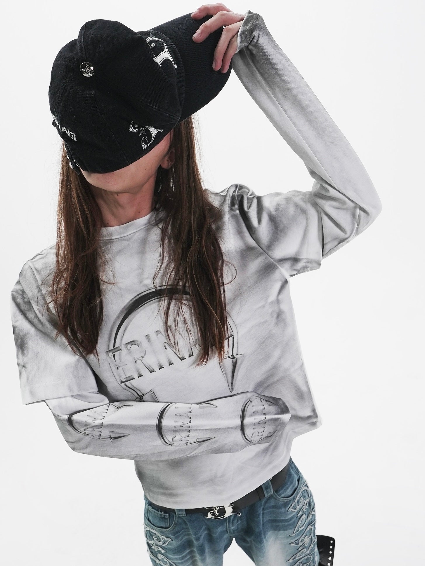 【E RIN AI E】PIERCED RUST DOUBLE LONG SLEEVE T