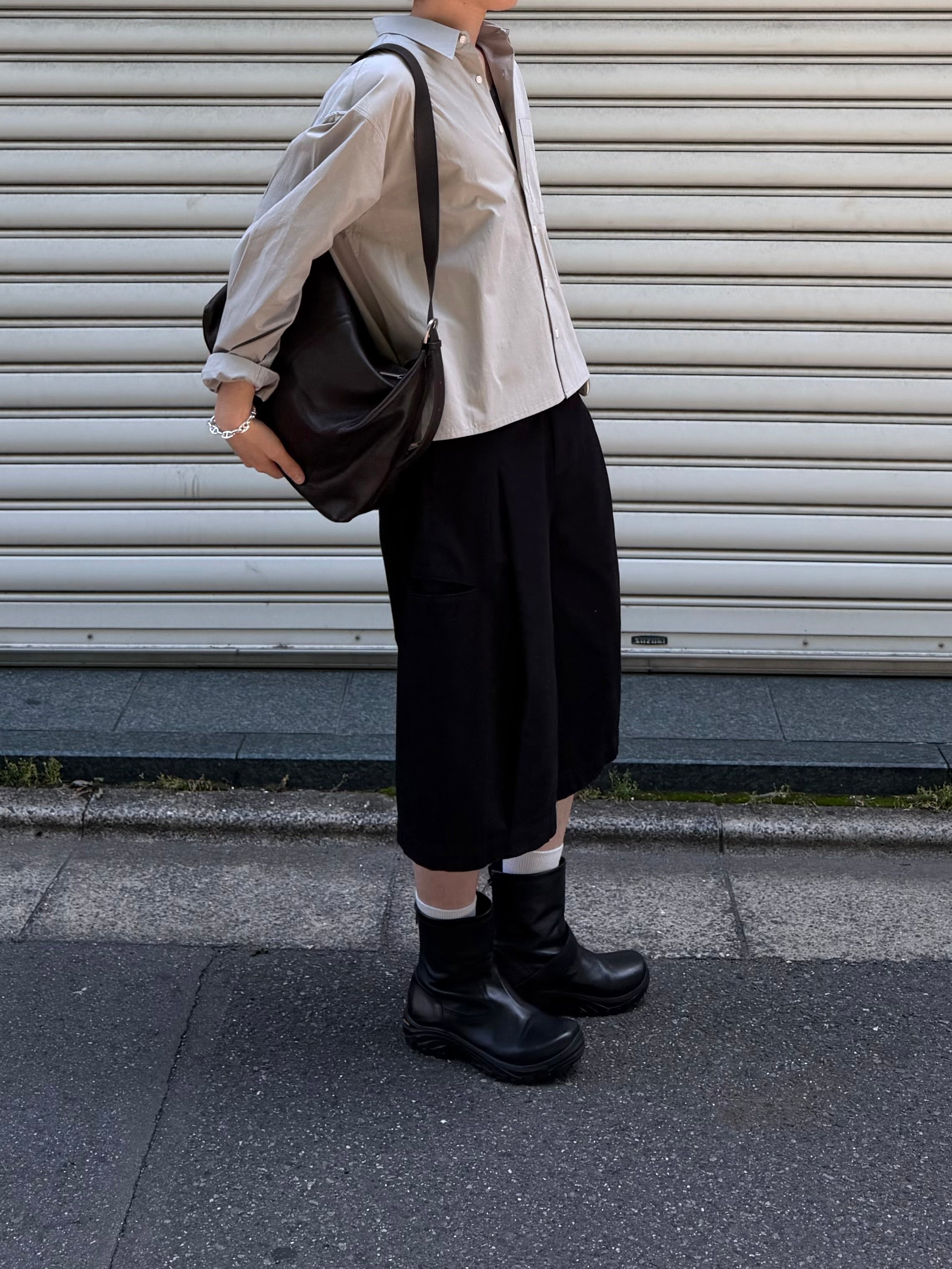 東京店WEB限定受注制【Chikashitsu +】soft touch cropped shirt (3color)