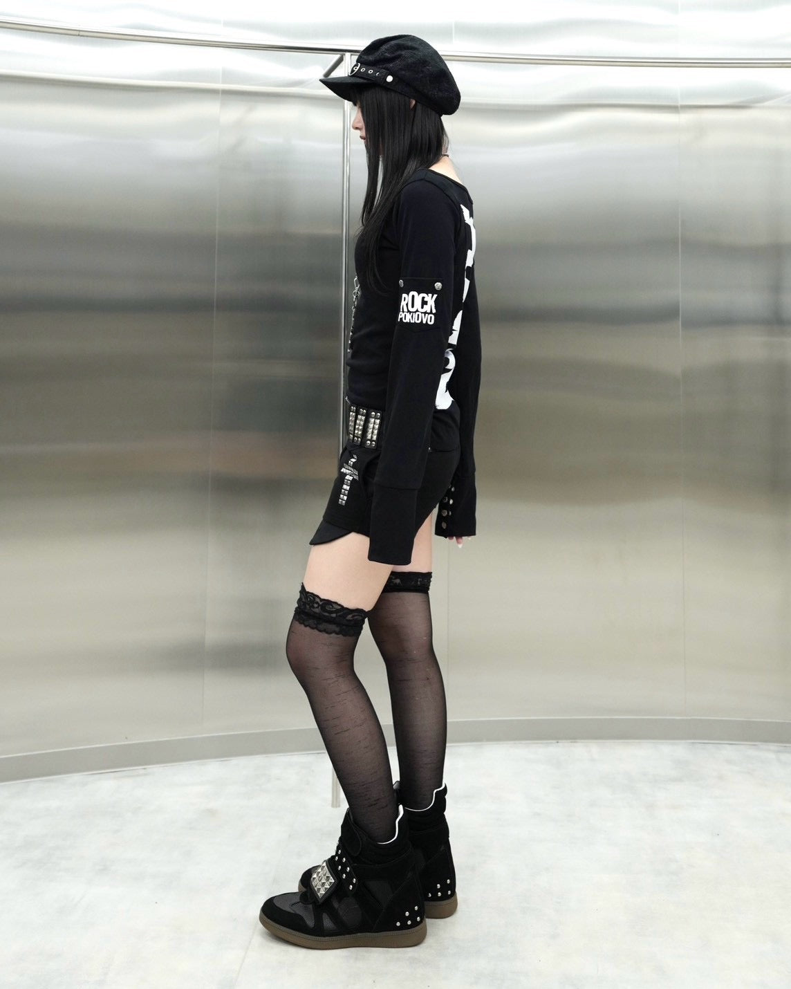 受注制【Never mind the XU】Back graphic slim top (2color)