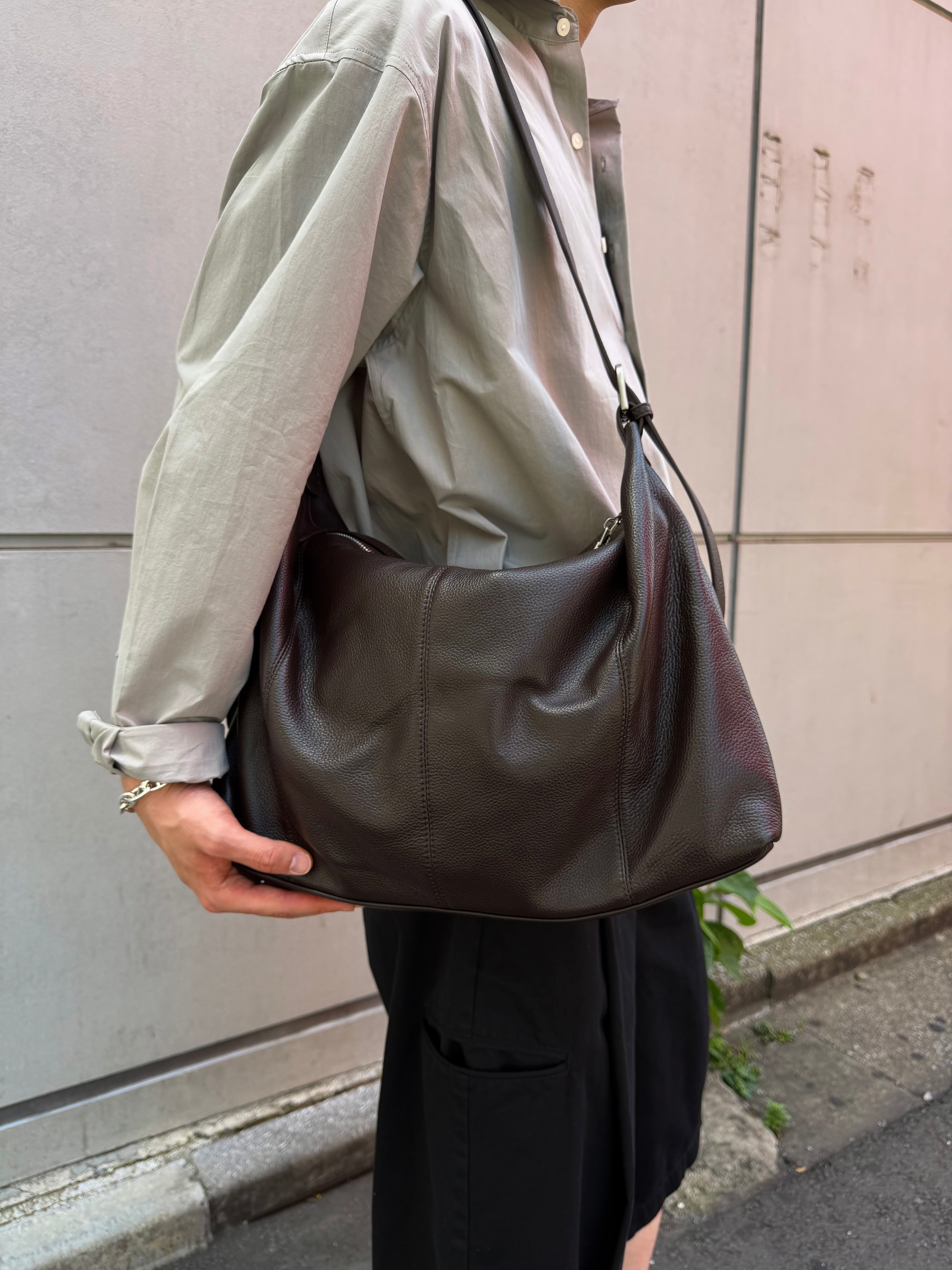 東京店WEB限定受注制【Chikashitsu +】cow leather cross bag (2color)