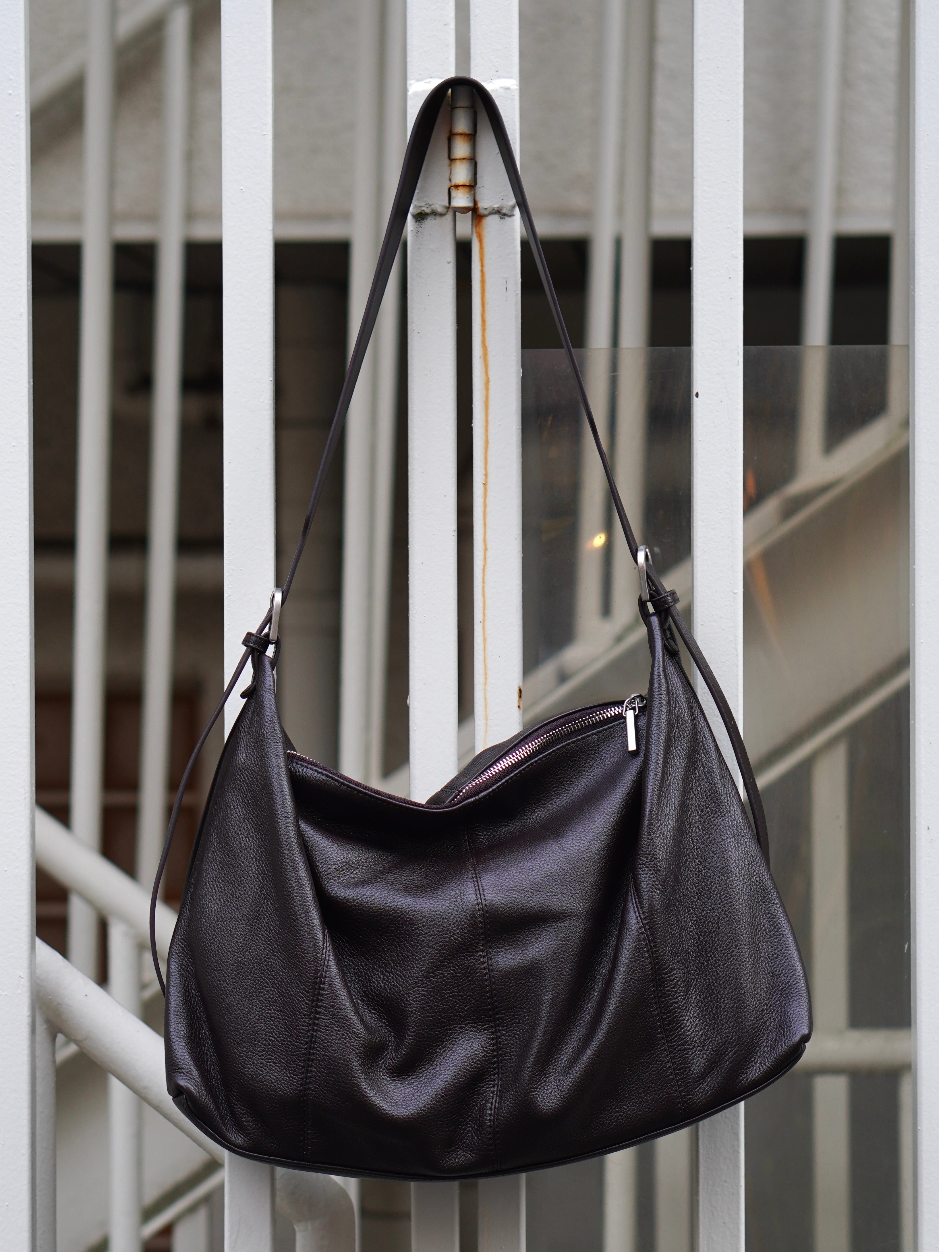 東京店WEB限定受注制【Chikashitsu +】cow leather cross bag (2color)