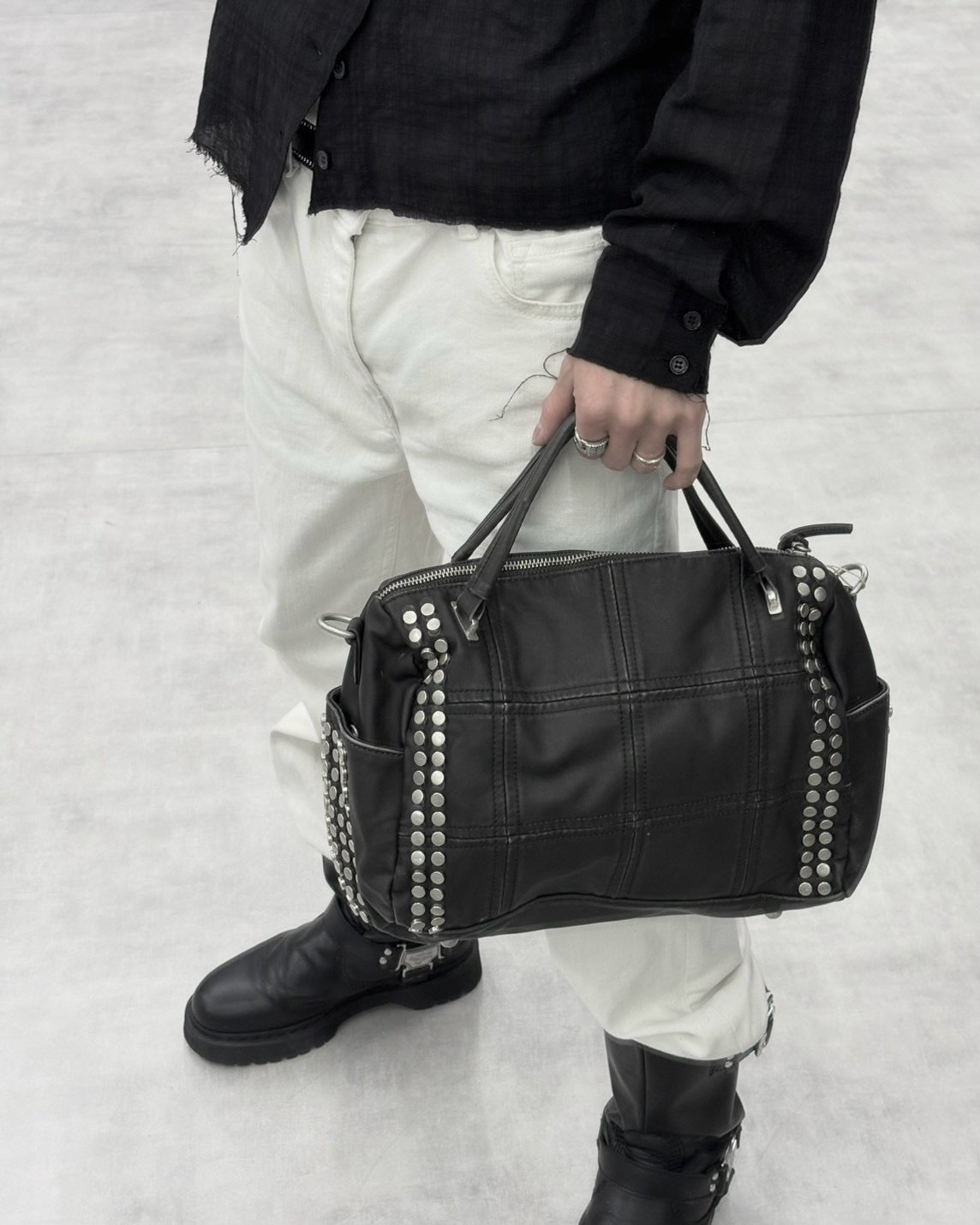 受注制【nmtc+】Studded Boston bag