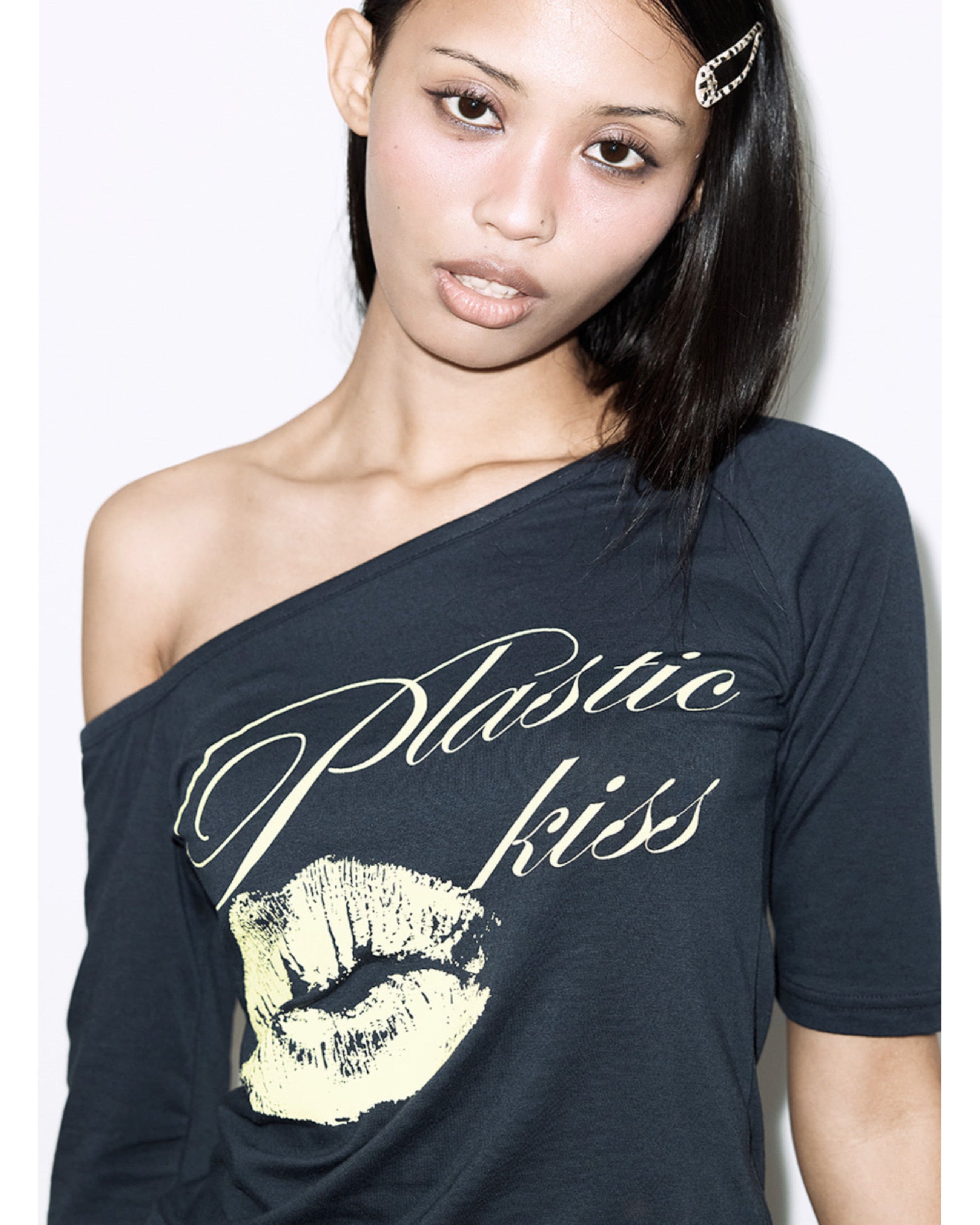 【FANCY CLUB】PLASTIC KISS ONE-SHOULDER TOP
