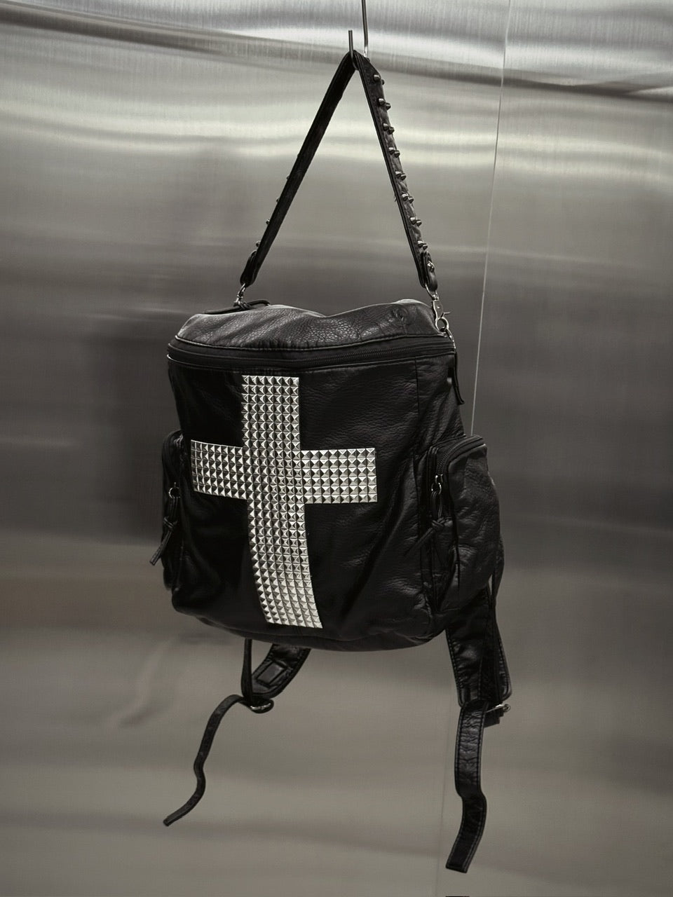 国際配送【Never mind the XU】STUDDED CROSS 2WAY BACKPACK