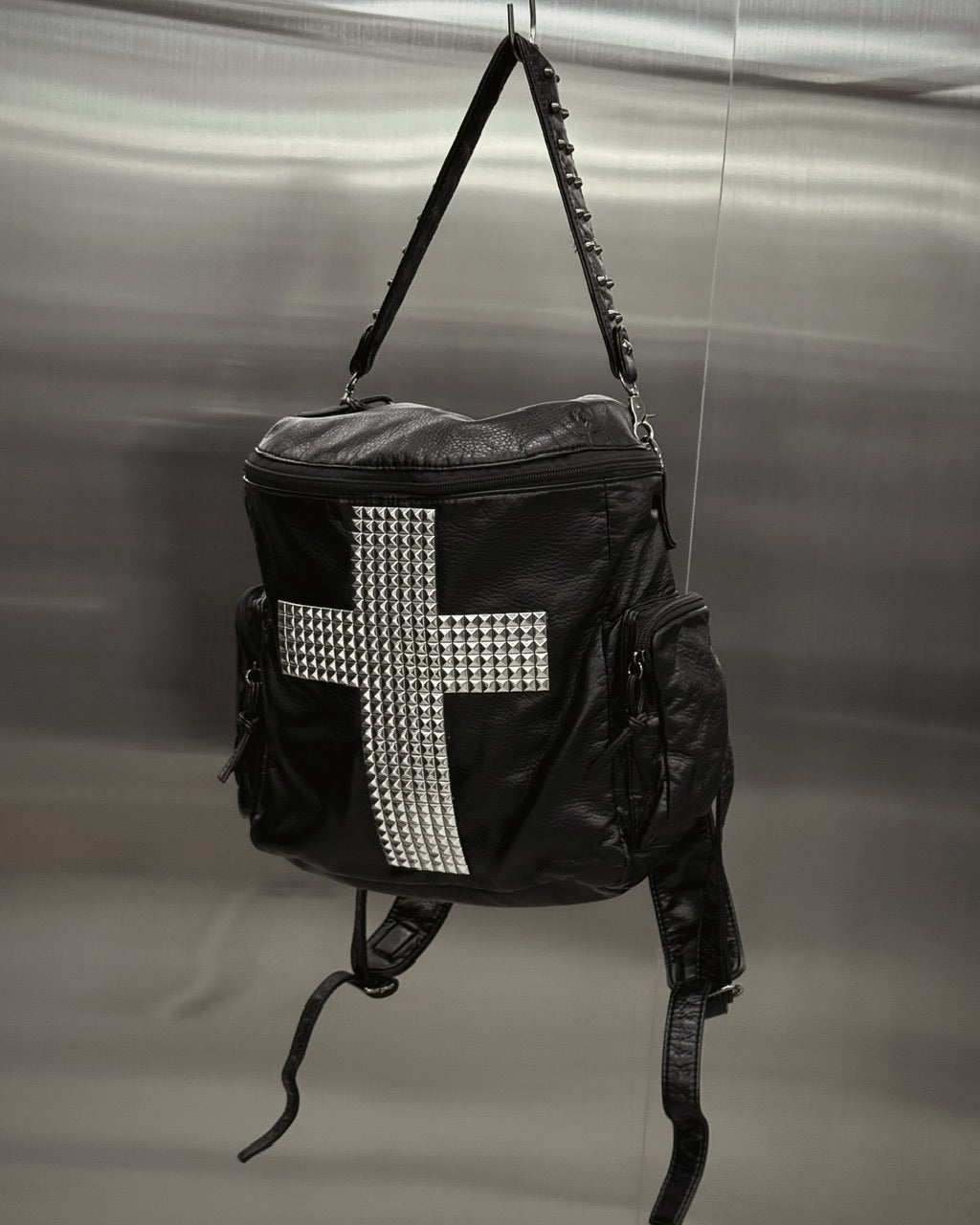 国際配送【Never mind the XU】STUDDED CROSS 2WAY BACKPACK