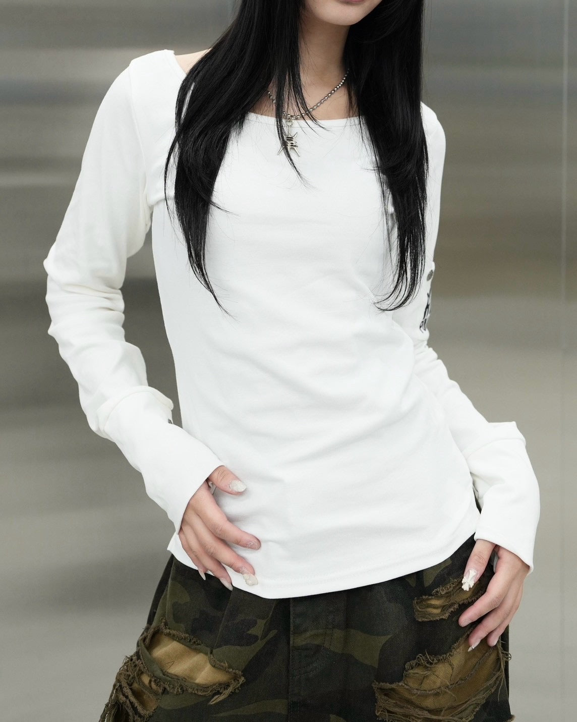 受注制【Never mind the XU】Back graphic slim top (2color)