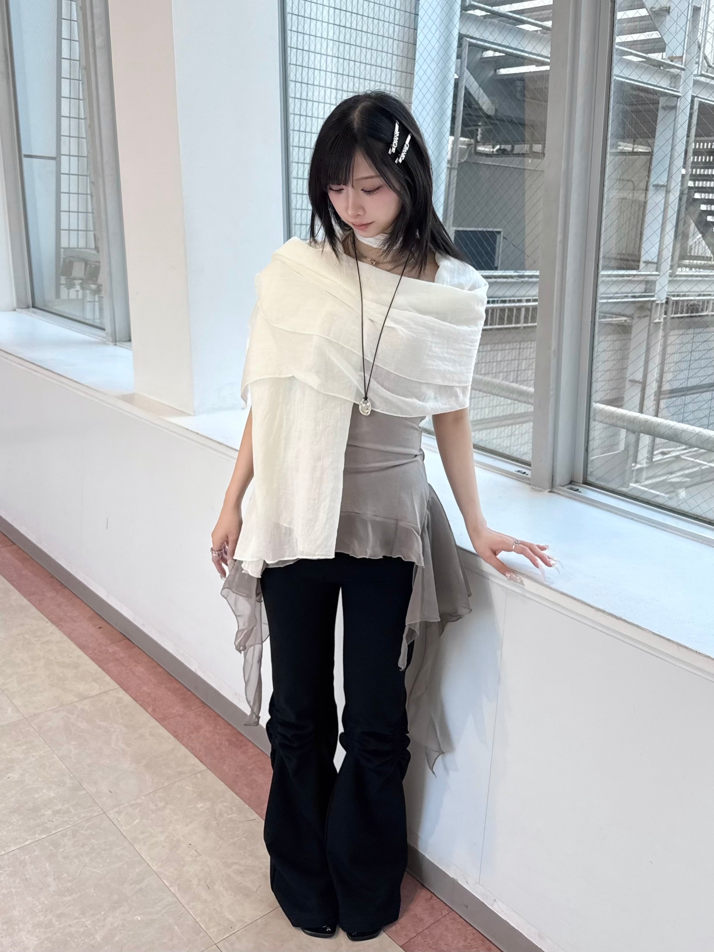 受注制【nmtc+】asymmetry wave strap camisole (2color)